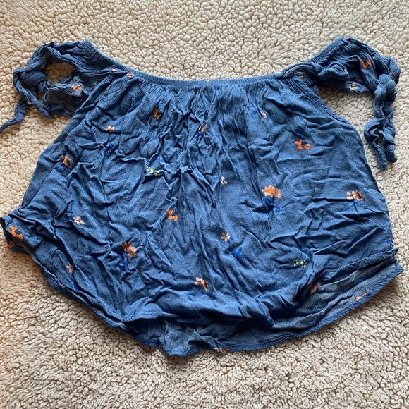 ⚡️⚡️FREE a with a purchase of $25⚡️⚡️One Clothing- Crop Top, SIZE: S - Picture 1 of 4